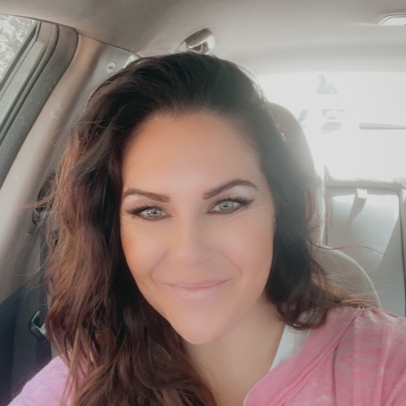 Meet your Posher, Sarah - Picture 1 of 3